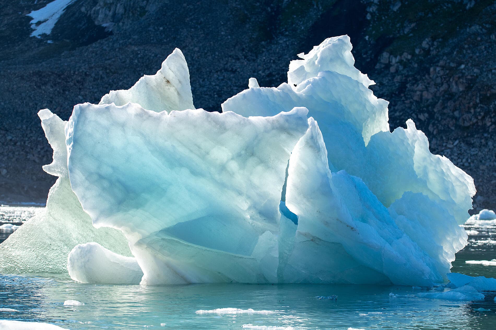 Eclipse solaire totale dans le Grand Nord sauvage 
